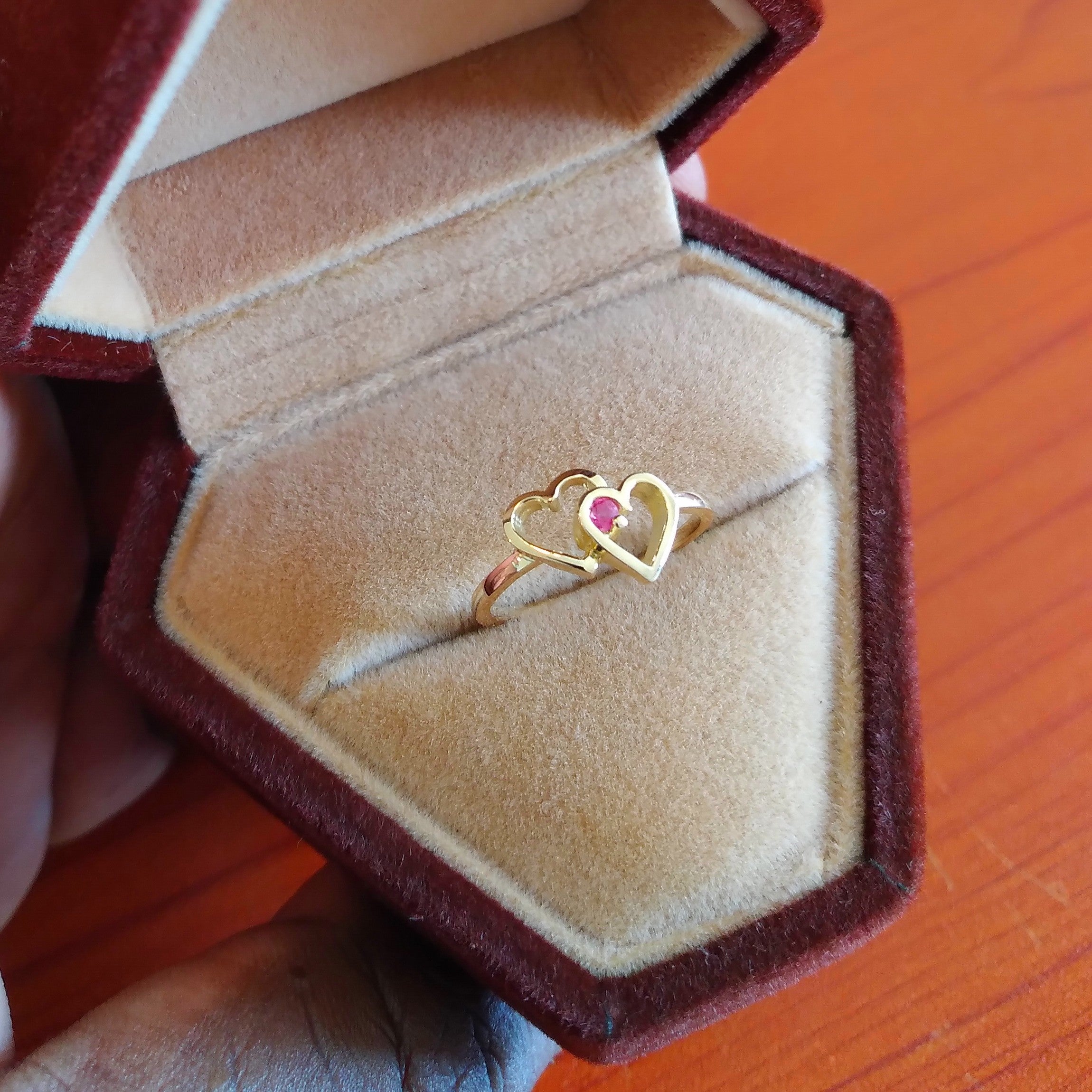 Bague CŒURS ENTRELACÉS en or et rubis