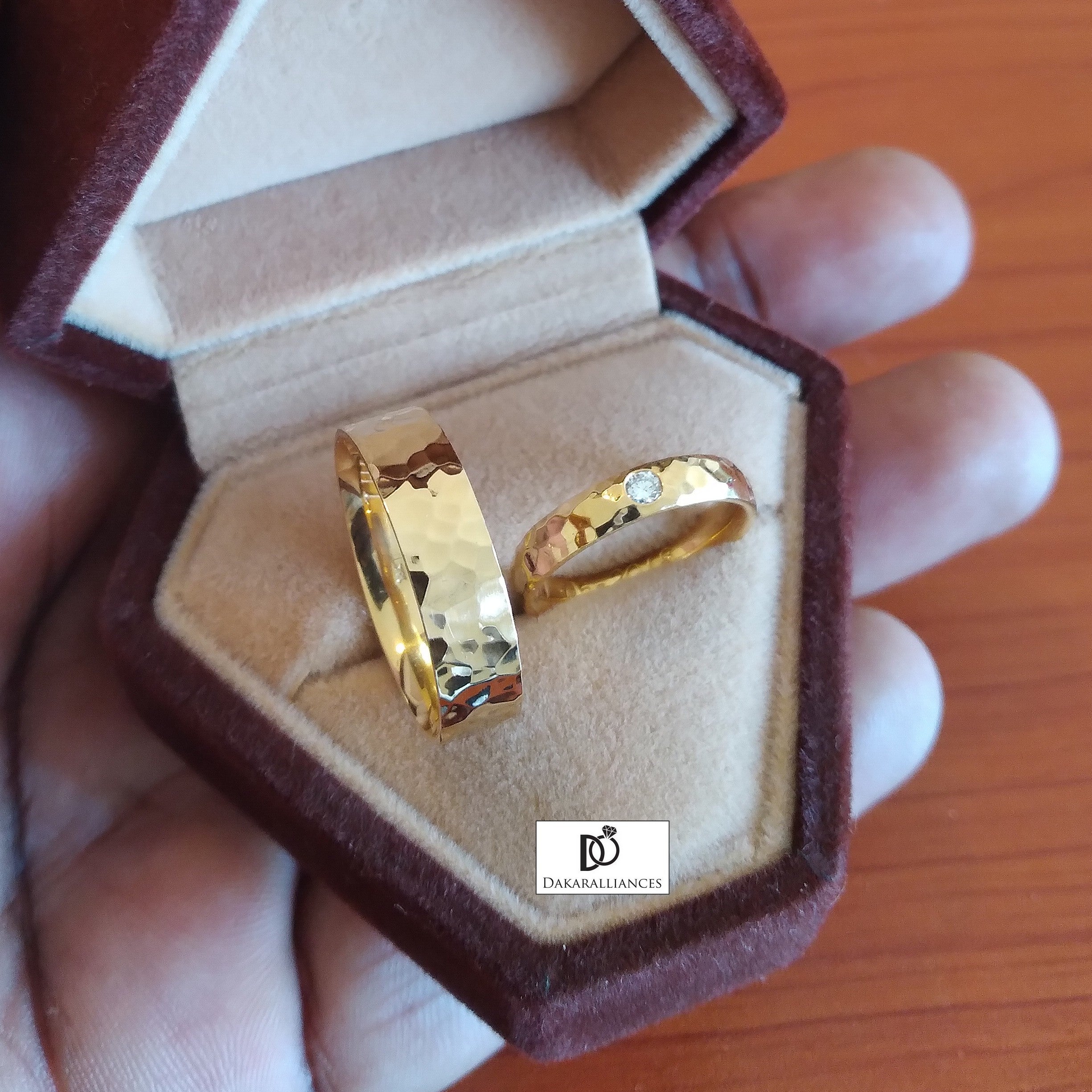Duo alliances FINITION MARTELÉE en or et diamant